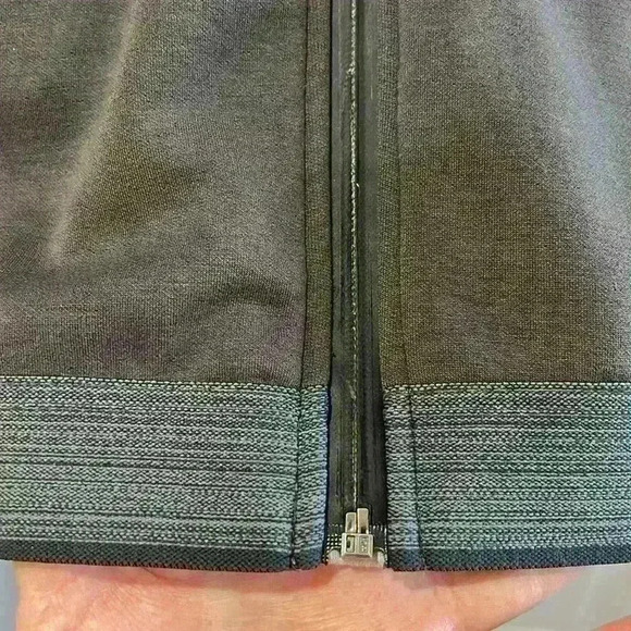 Kenneth Cole Zip Front Sweatshirt. Size L - Picture 5 of 13